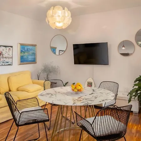 Dada-apartman Bugenvilija * Makarska